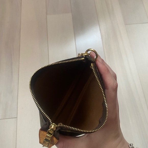 Louis Vuitton mini pochette accessories with monogram strap - Picture 7 of 15